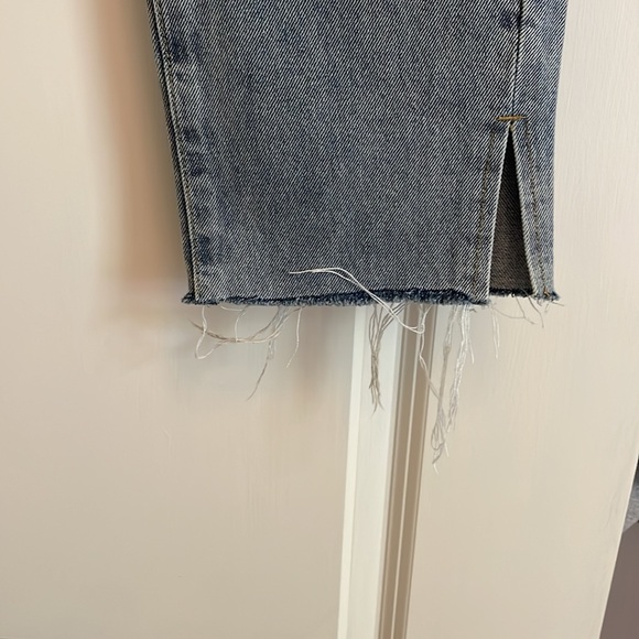 PrettyLittleThing Ripped Jeans - Picture 3 of 6